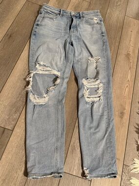 Women's American Eagle High Rise Ripped Mom Jean